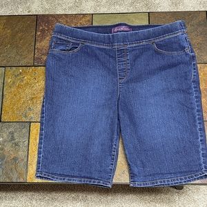 Gloria Vanderbilt Avery pull on Bermuda shorts Sz 16